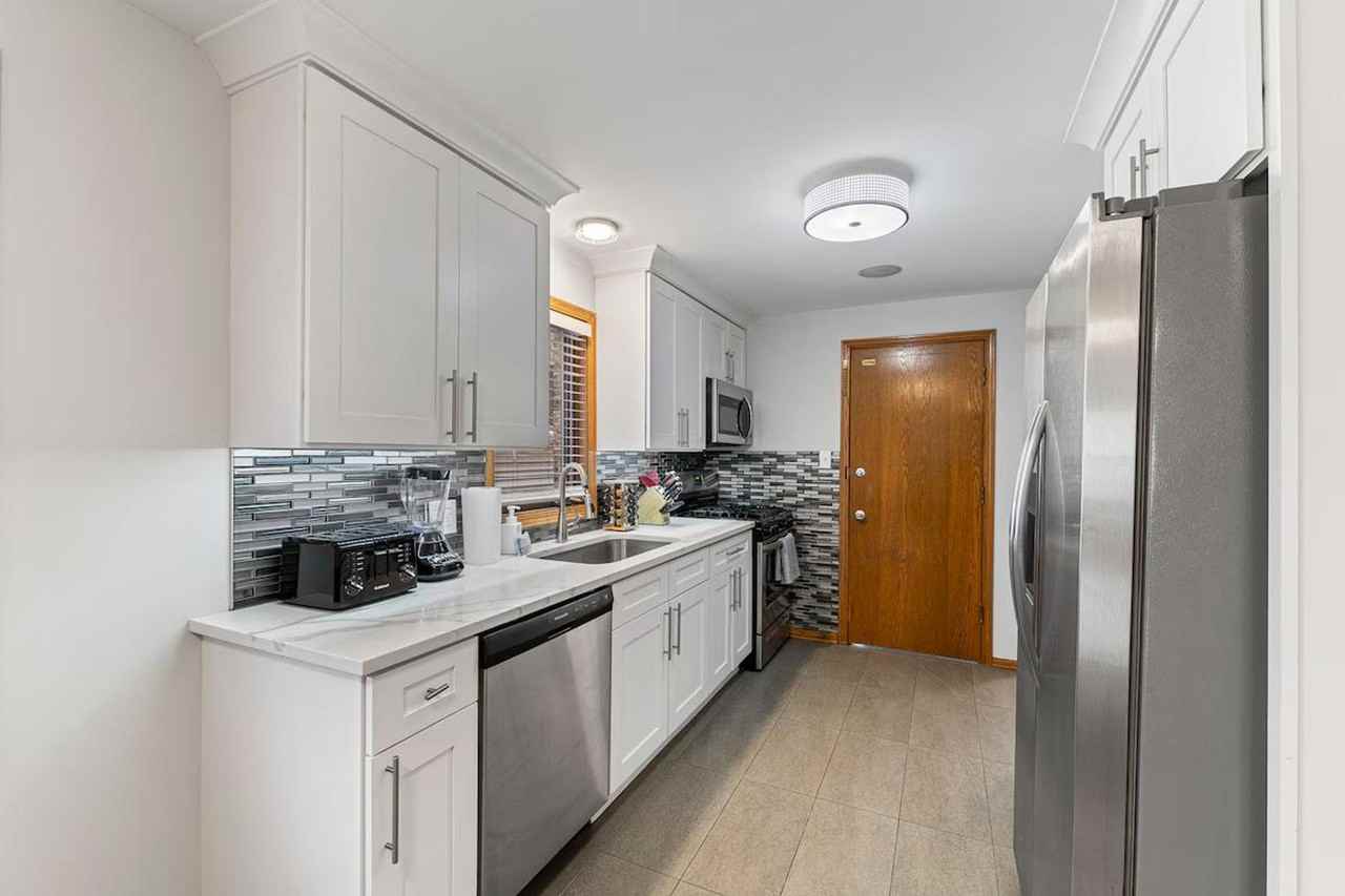 2034 W Berteau Ave #1229889P - Photo 3 of 16