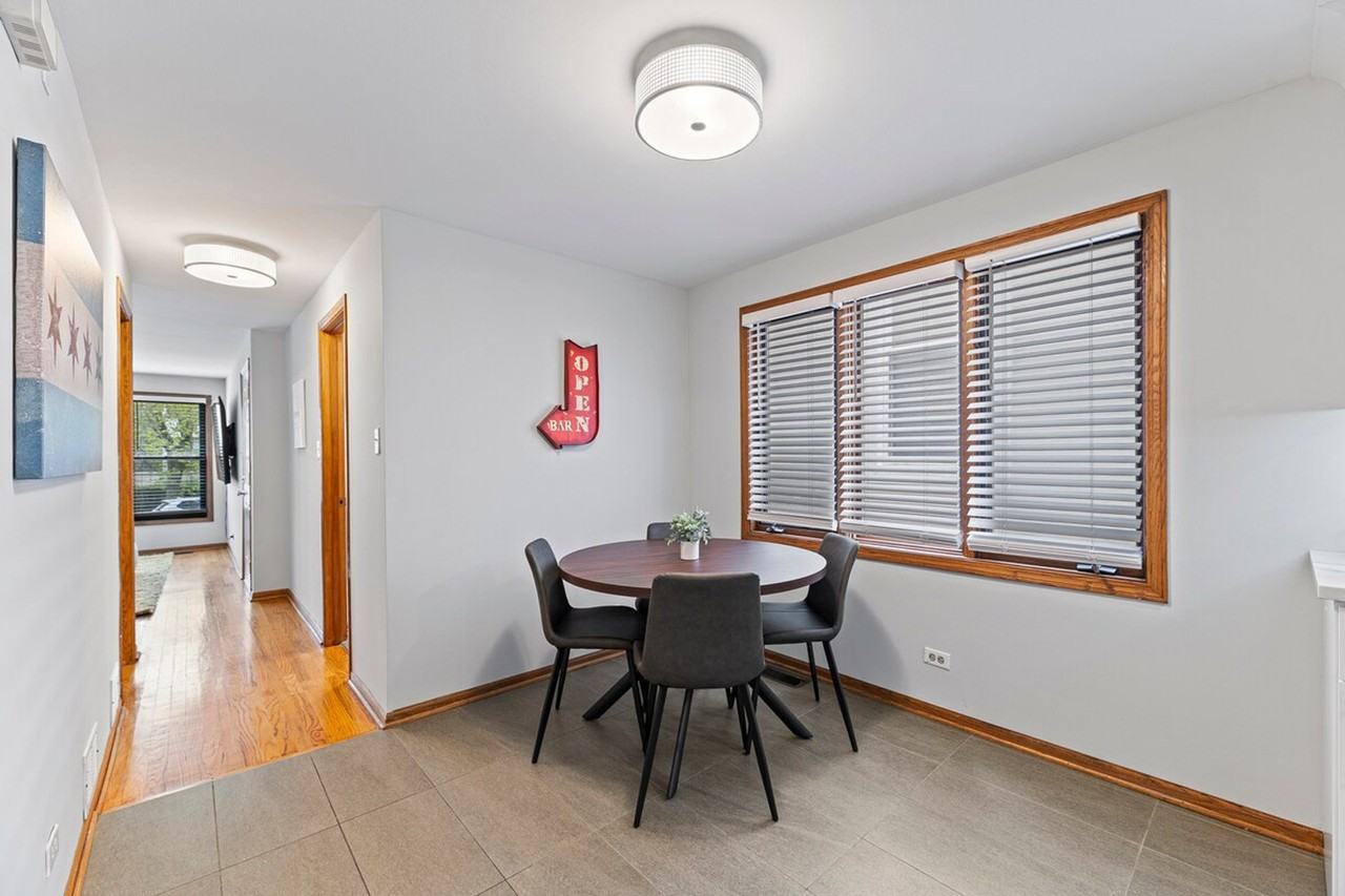 2034 W Berteau Ave #1229889P - Photo 6 of 16