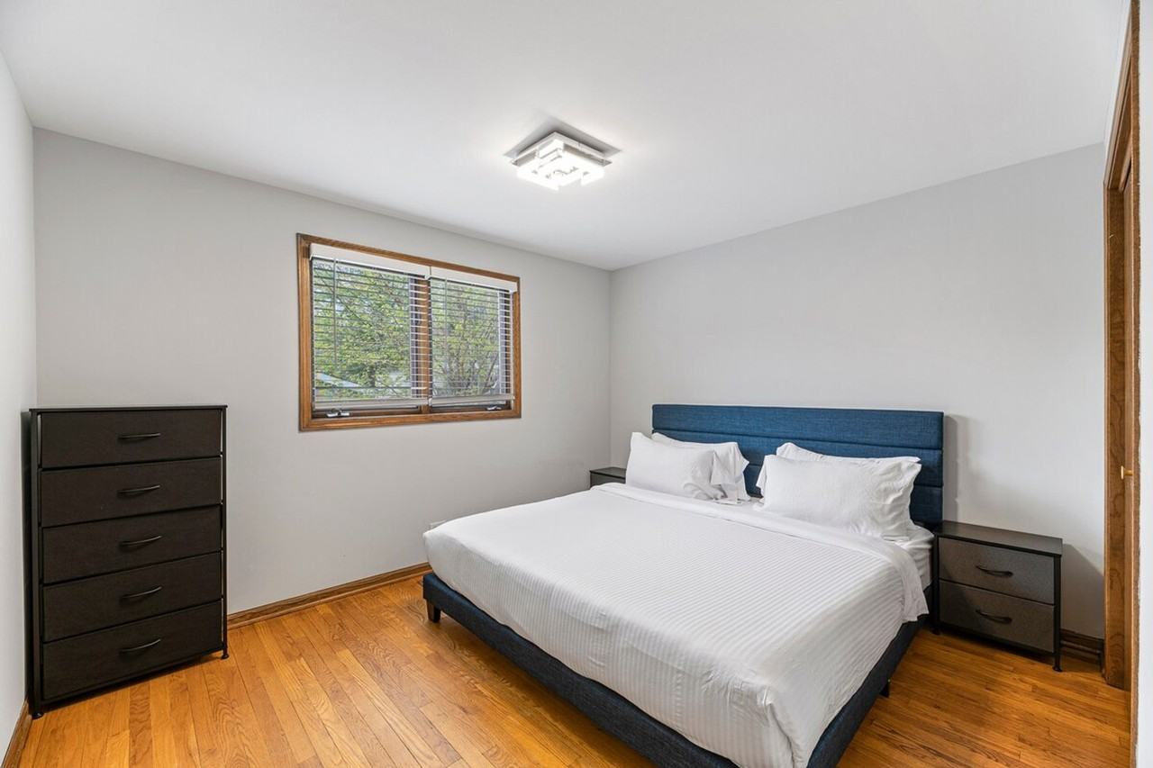 2034 W Berteau Ave #1229889P - Photo 7 of 16