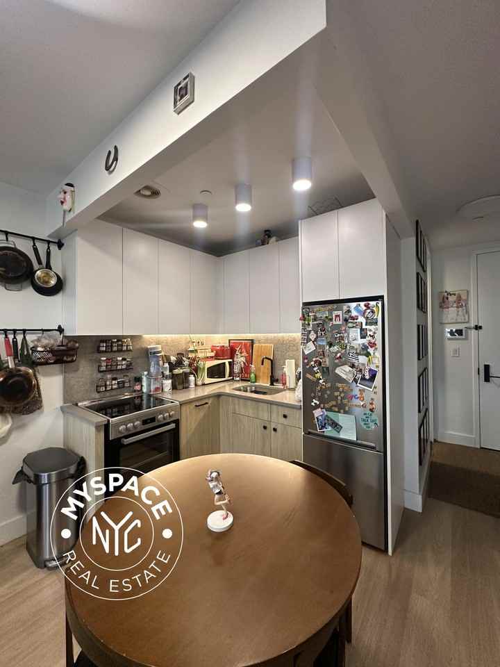 585 Knickerbocker Ave #2b - Photo 2 of 16