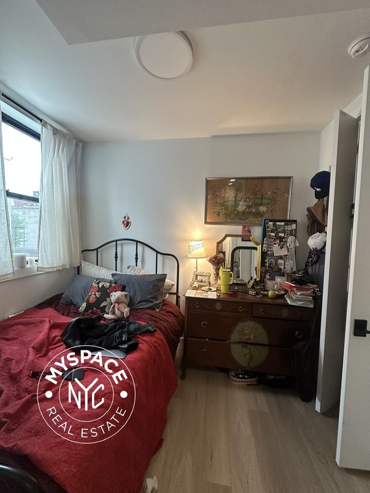 585 Knickerbocker Ave #2b - Photo 6 of 16