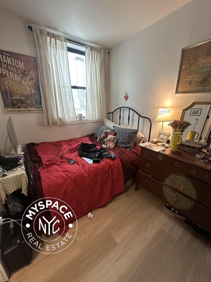585 Knickerbocker Ave #2b - Photo 7 of 16