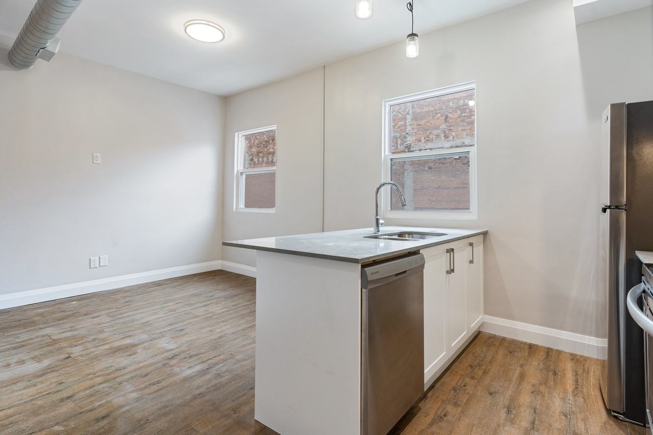 90 John Street South #3 - Photo 3 of 13