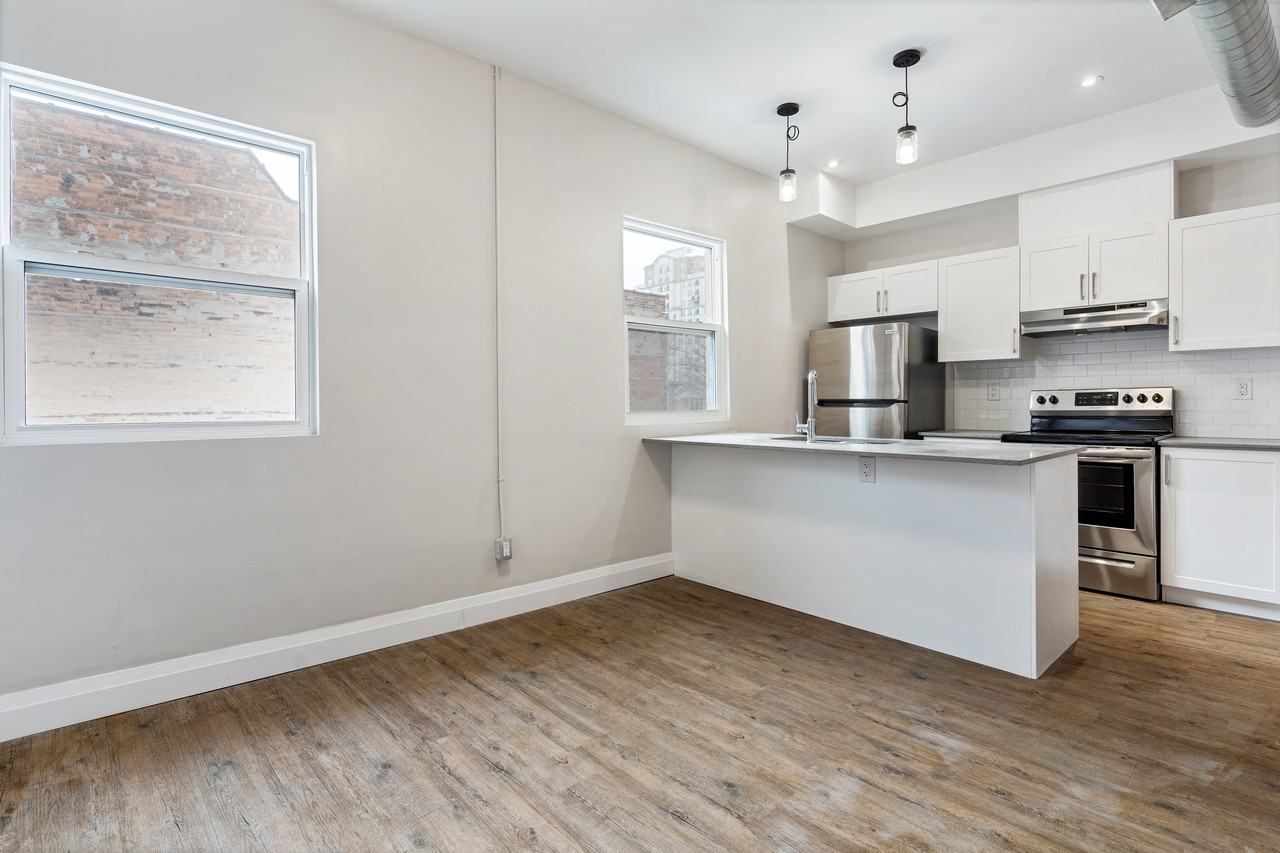 90 John Street South #3 - Photo 2 of 13