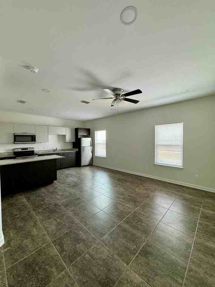 300 Sylvia Handy Dr #203 - Photo 6 of 7