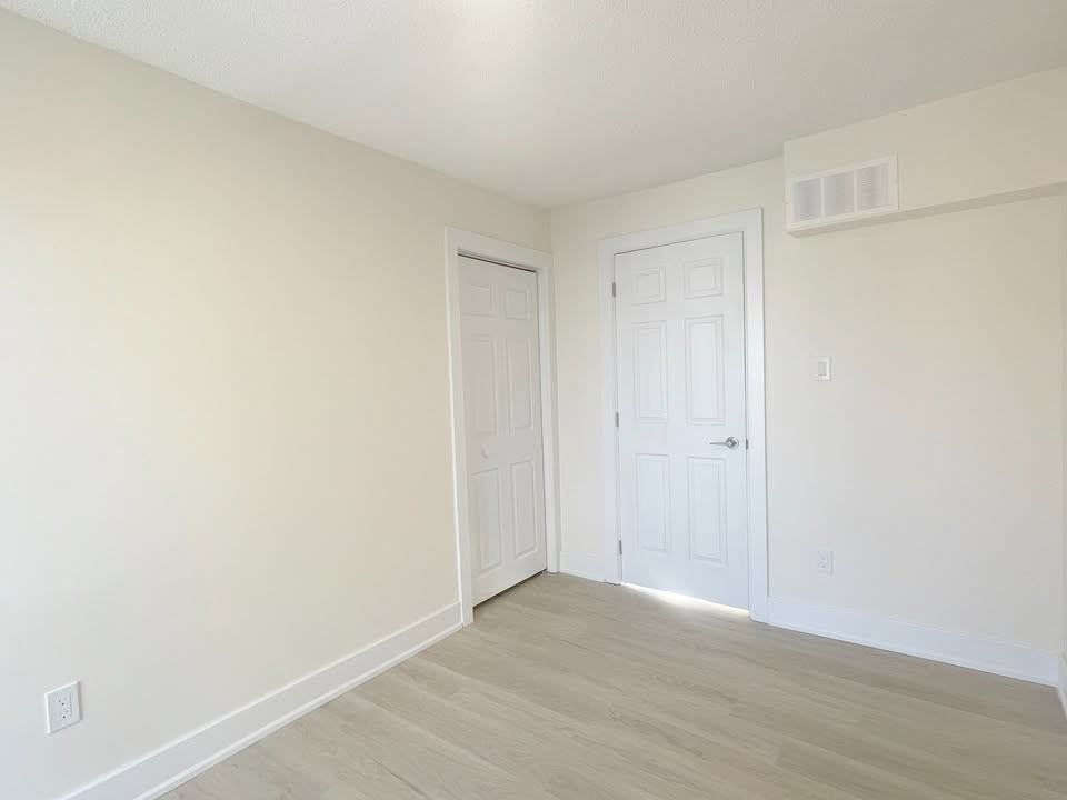 4 Victoria Avenue South #1 - Photo 4 of 6