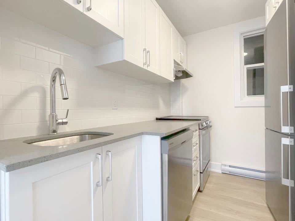 4 Victoria Avenue South #1 - Photo 2 of 6