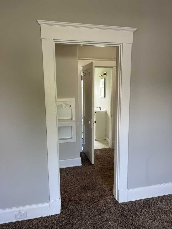 40 Lumley Ave - Photo 3 of 19