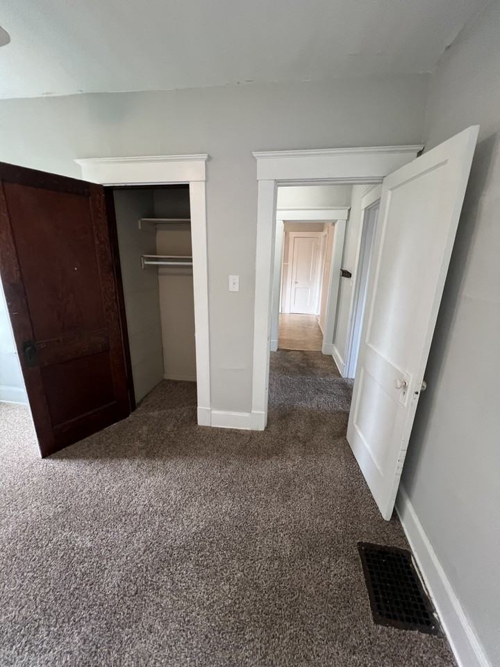 40 Lumley Ave - Photo 4 of 19