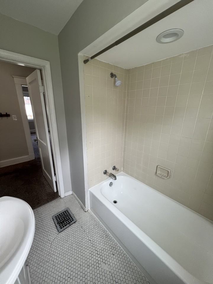 40 Lumley Ave - Photo 5 of 19