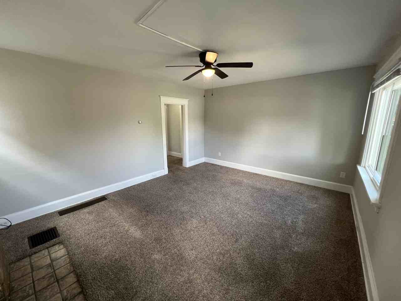 40 Lumley Ave - Photo 7 of 19