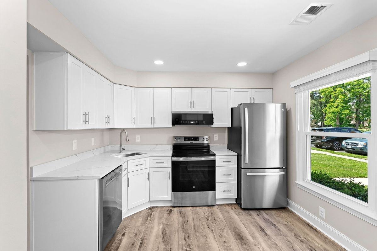 310C S 11th St - Photo 3 of 31