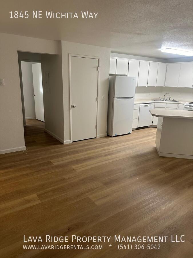 1845 Ne Wichita Way - Photo 2 of 19