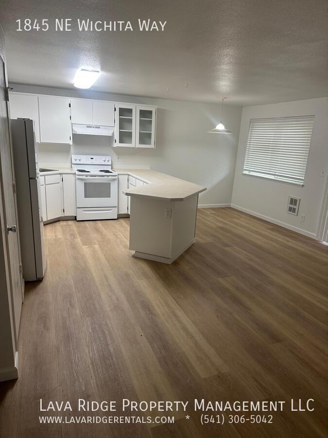 1845 Ne Wichita Way - Photo 3 of 19