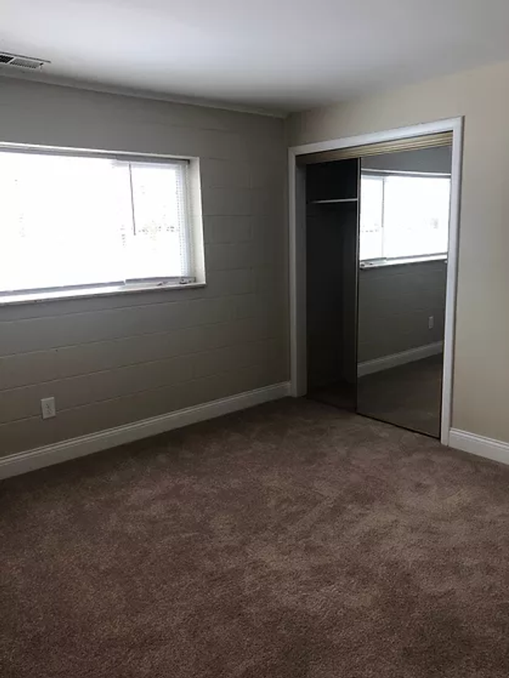 2106 E 2nd Street - Photo 5 of 10