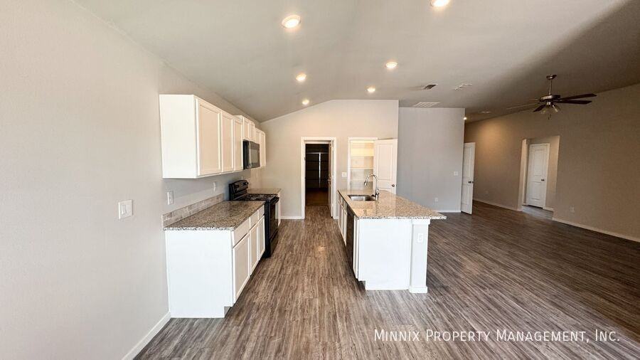 2134 N Texas Ave - Photo 6 of 28