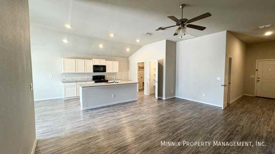 2134 N Texas Ave - Photo 7 of 28