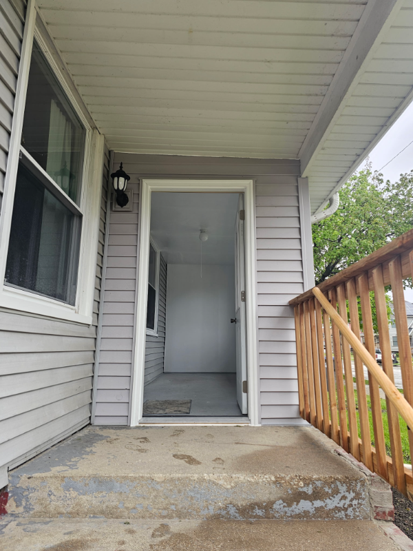 2232 Mead St - Photo 2 of 13