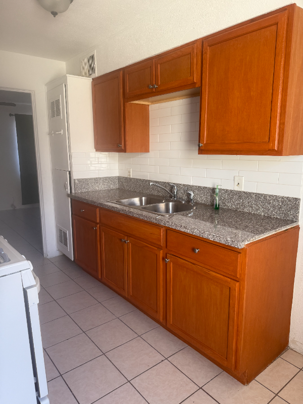 1813 N 18th St - Photo 6 of 8