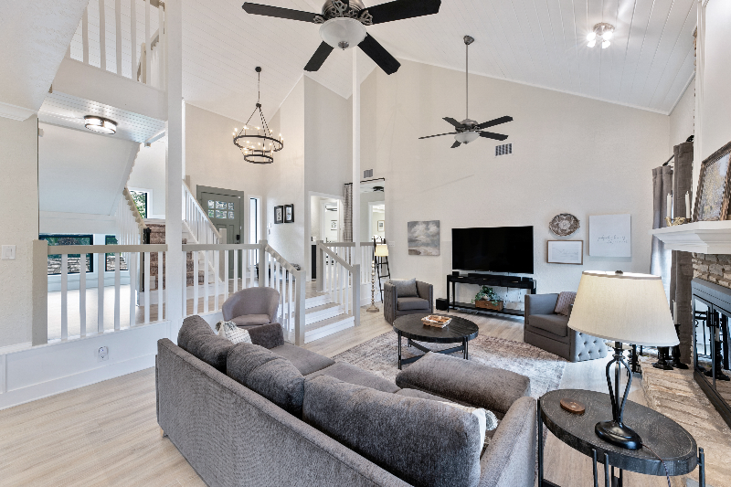 303 Watts Ln - Photo 3 of 33