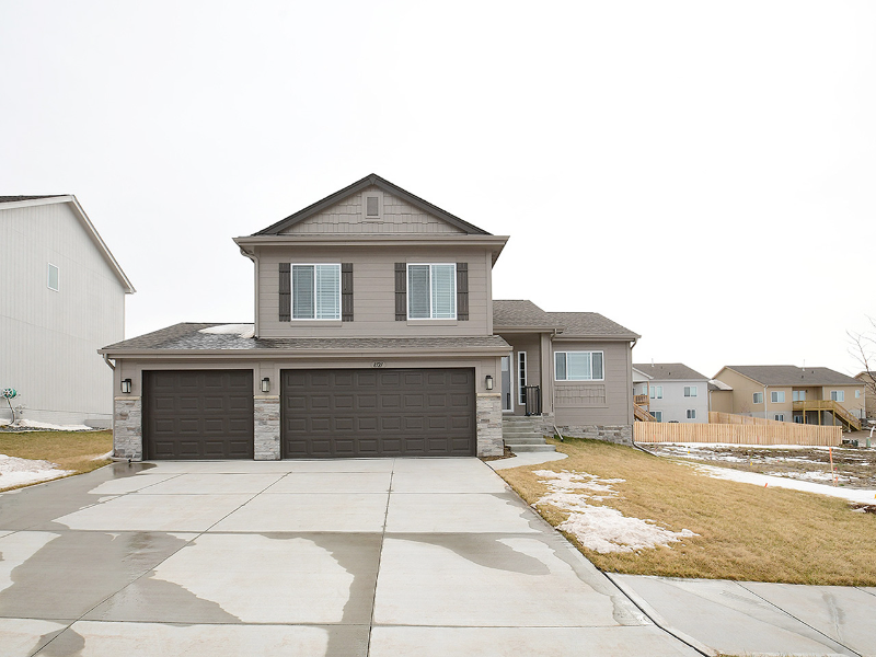 8121 S 198th Ave - Photo 3 of 22