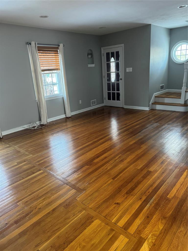 31 Flower Rd - Photo 3 of 19