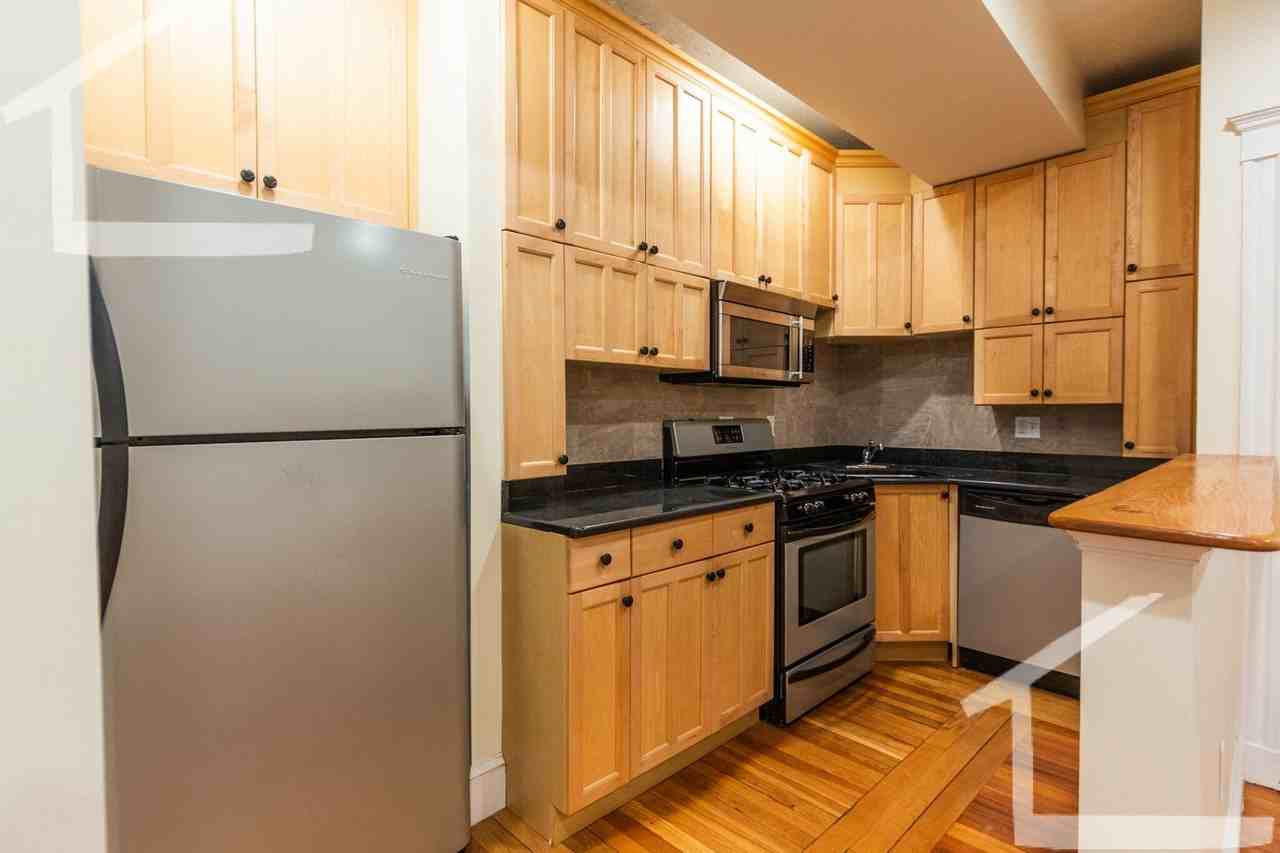 191 Winthrop Rd - Photo 7 of 39