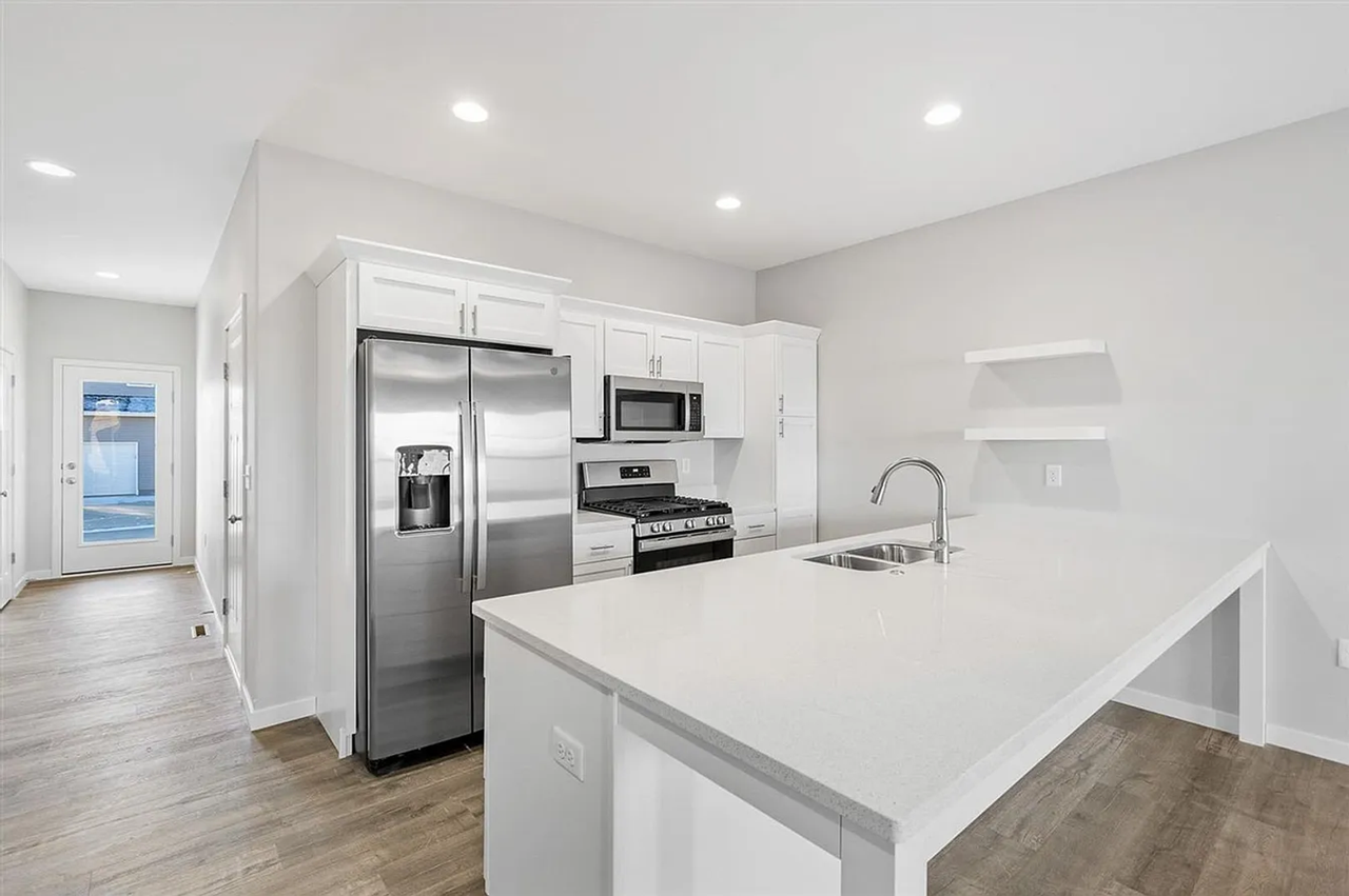 iHoldings III, LLC - Photo 4 of 47