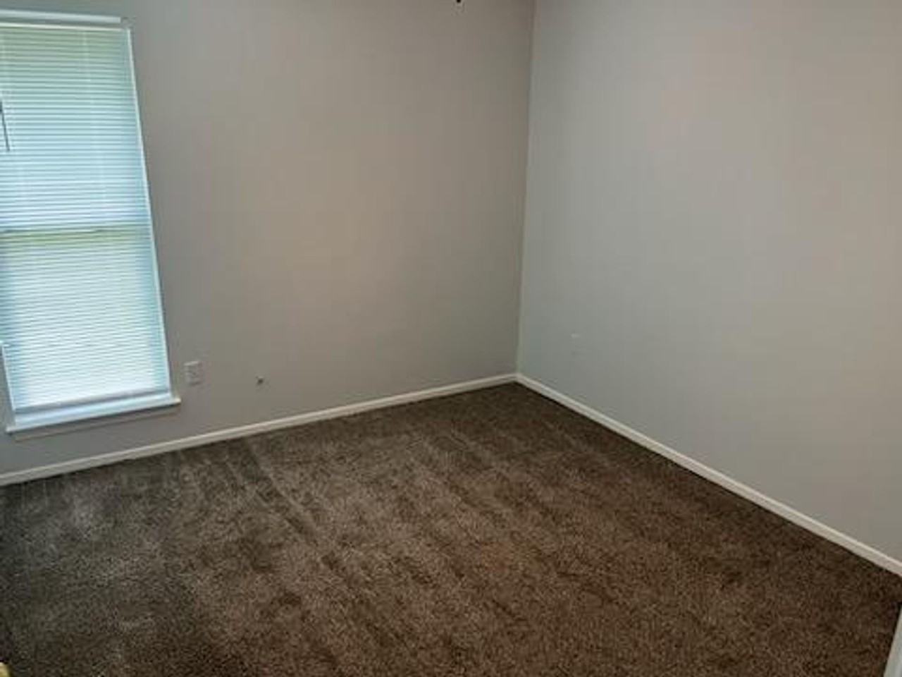10137 Oak Run Dr S - Photo 3 of 7