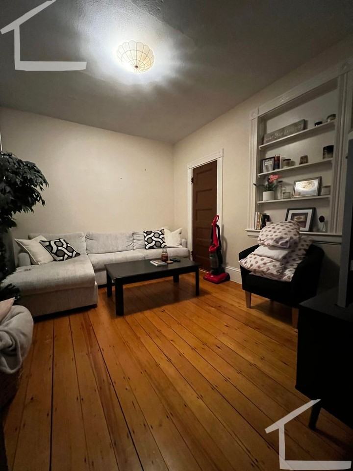 278 Washington St - Photo 2 of 6