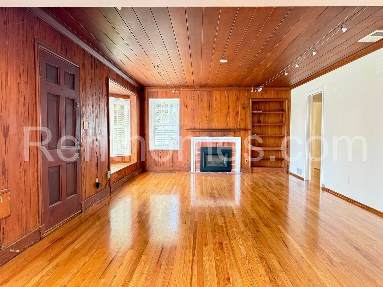 2676 Narcissus Dr - Photo 2 of 28