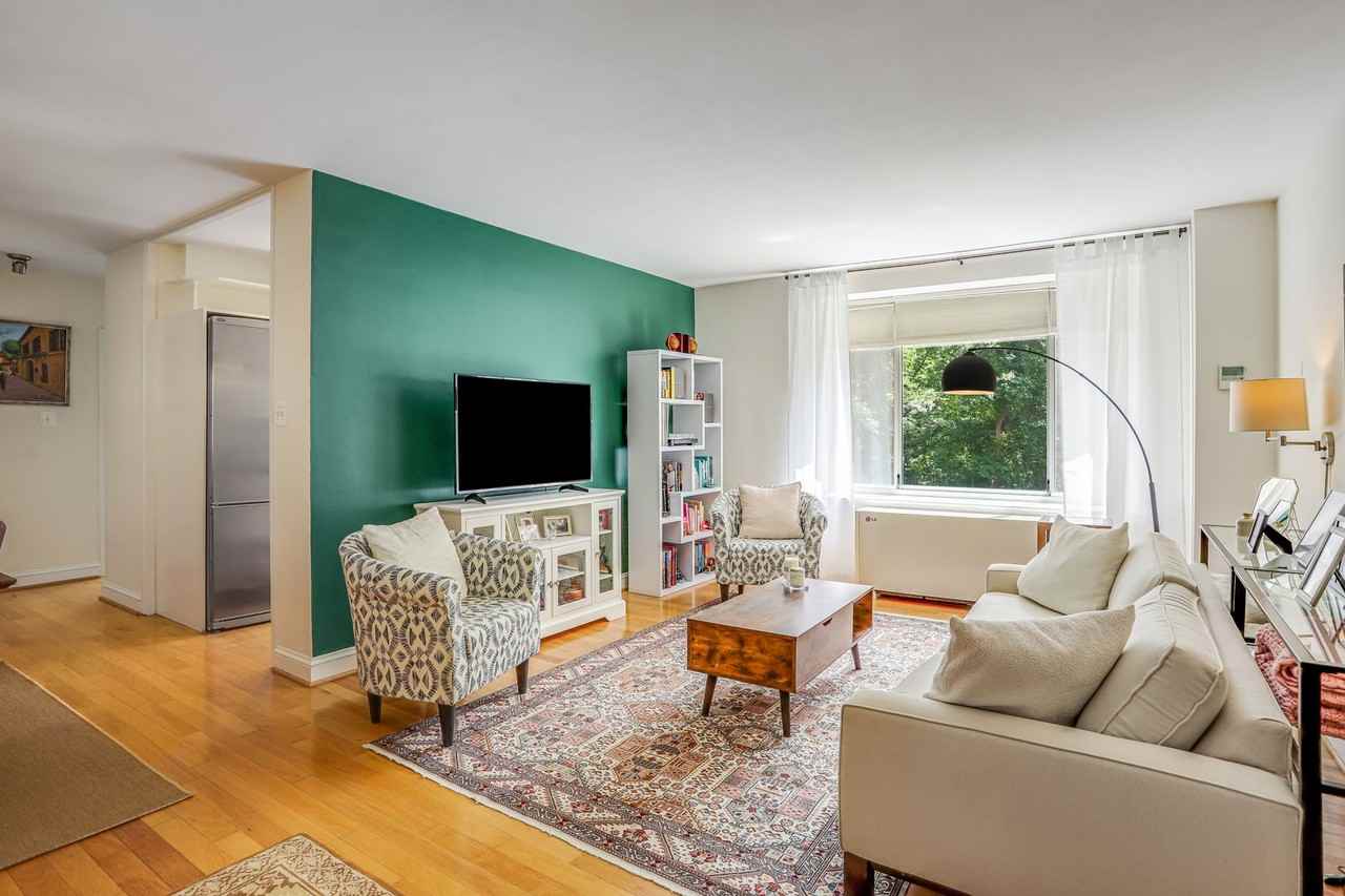 4100 W St Nw - Photo 3 of 37
