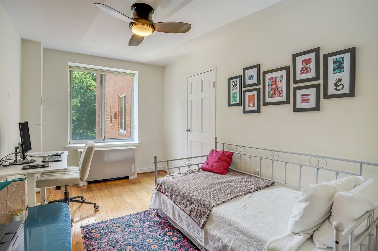 4100 W St Nw - Photo 5 of 37