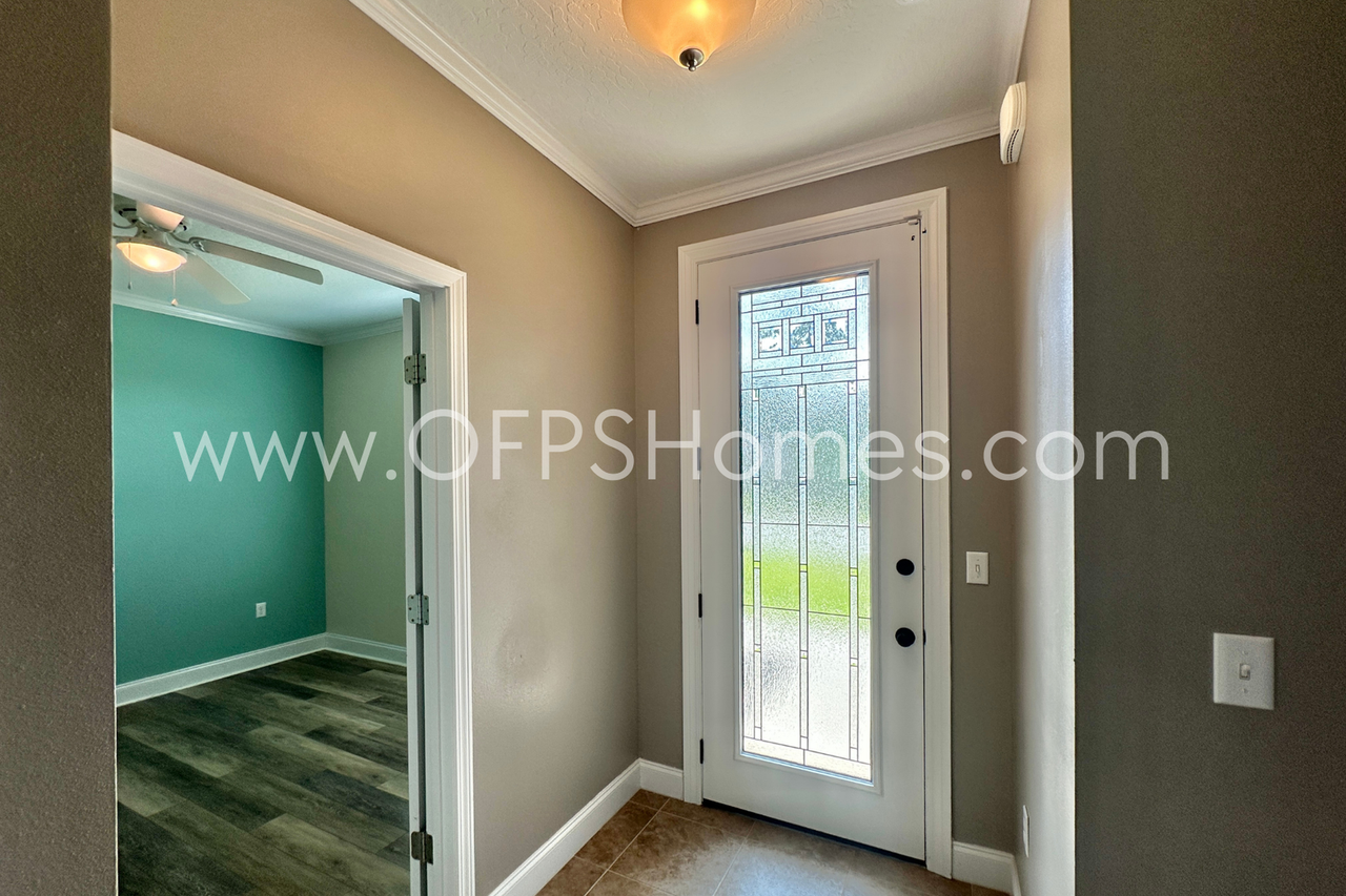 4542 Annabelle Ln - Photo 3 of 36