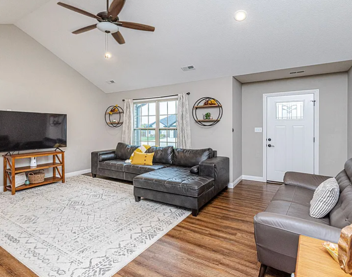 3505 Yellowwood Dr - Photo 2 of 12