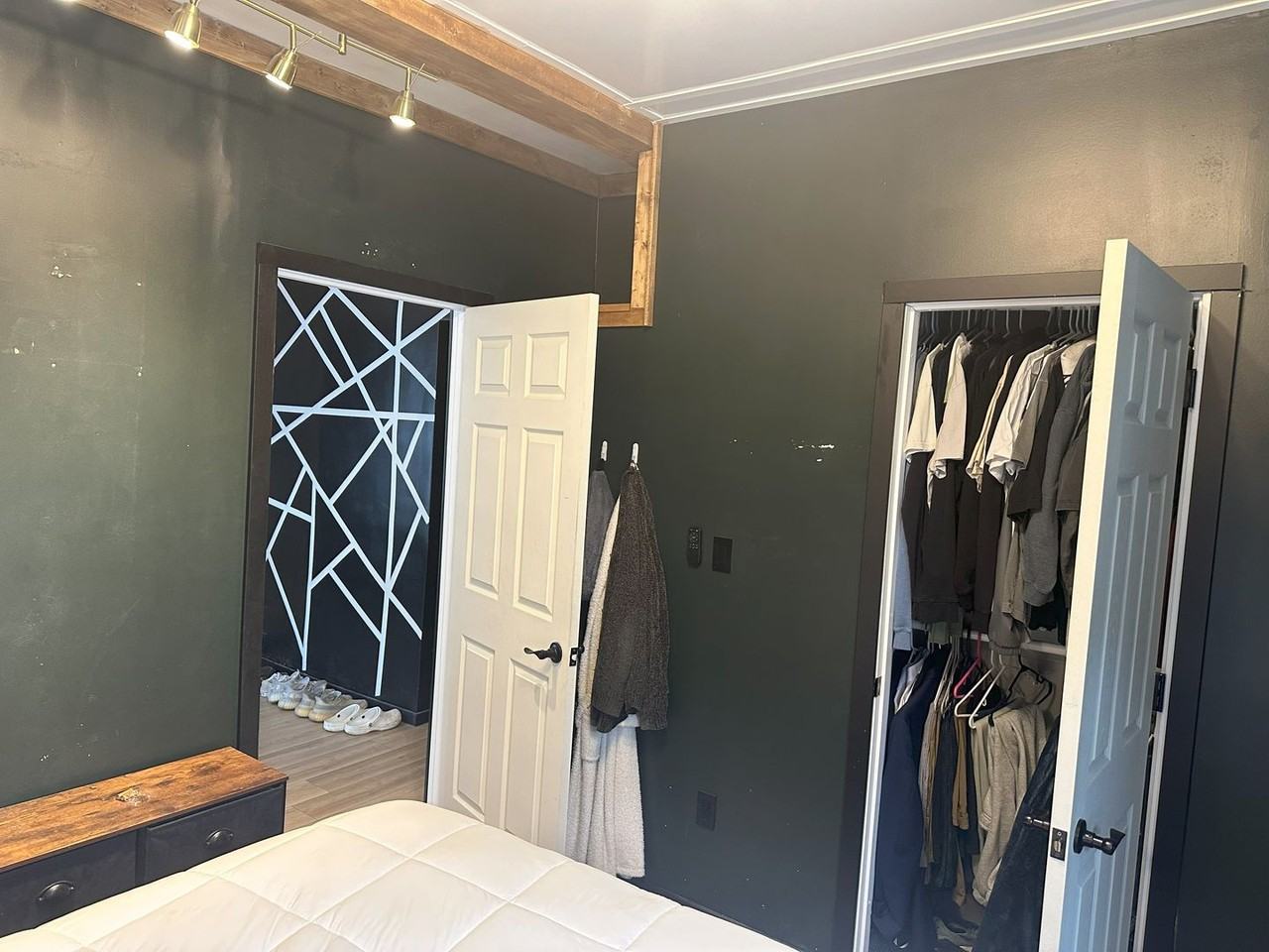 2403 S Kinnickinnic Ave - Photo 3 of 17
