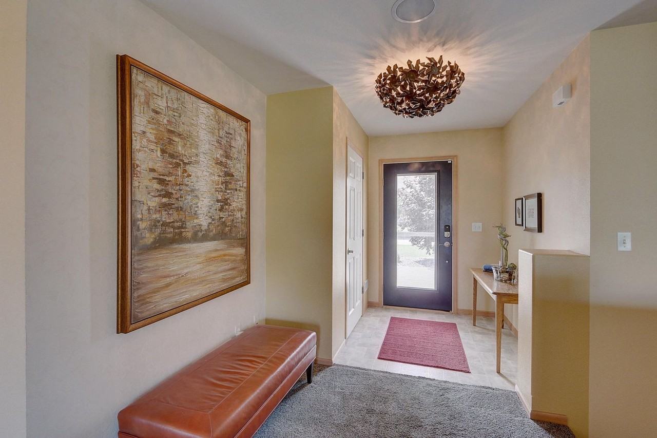 5334 W Highlands Ct - Photo 2 of 22