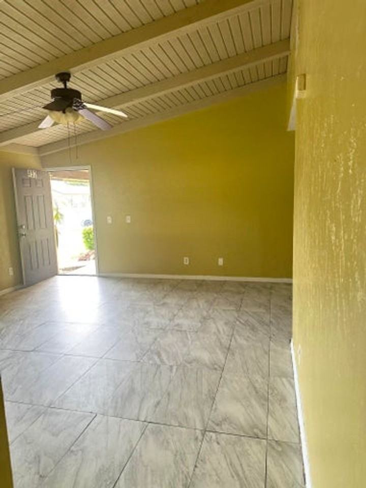 452 Glenwood Dr - Photo 2 of 12