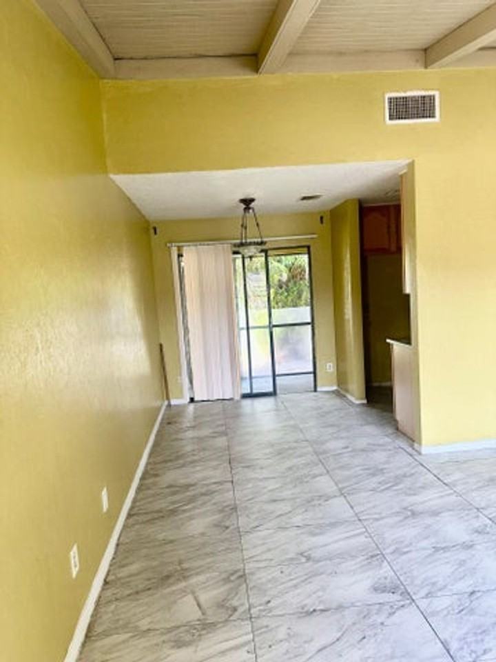 452 Glenwood Dr - Photo 3 of 12