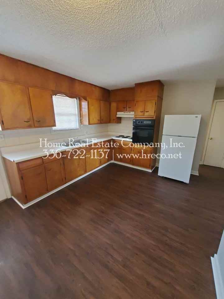 135 E Wall St #4 - Photo 2 of 6