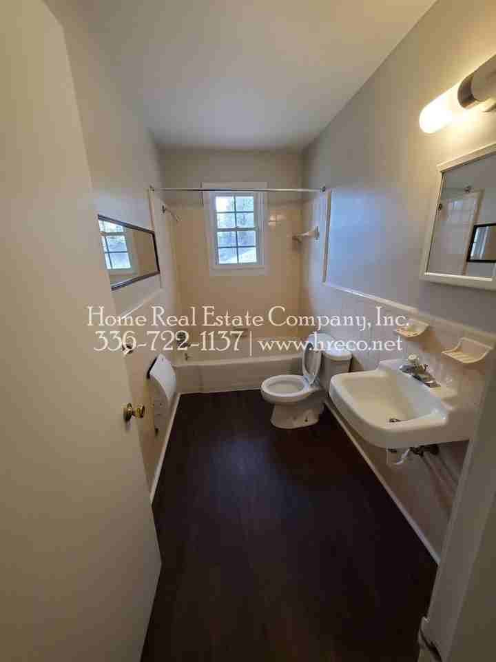 135 E Wall St #4 - Photo 5 of 6