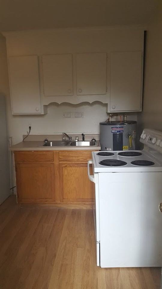 1401 Underwood Ave - Photo 2 of 6