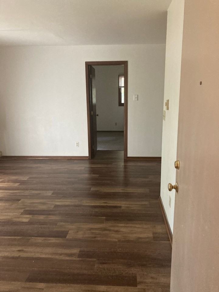 One bedroom apartment with balcony - Photo 6 of 14
