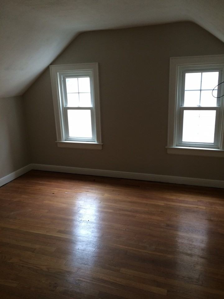 150 Luddington St - Photo 3 of 5