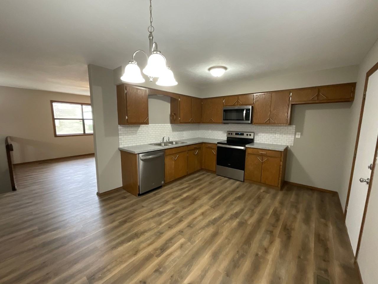 1903 E Samuel J St - Photo 4 of 14