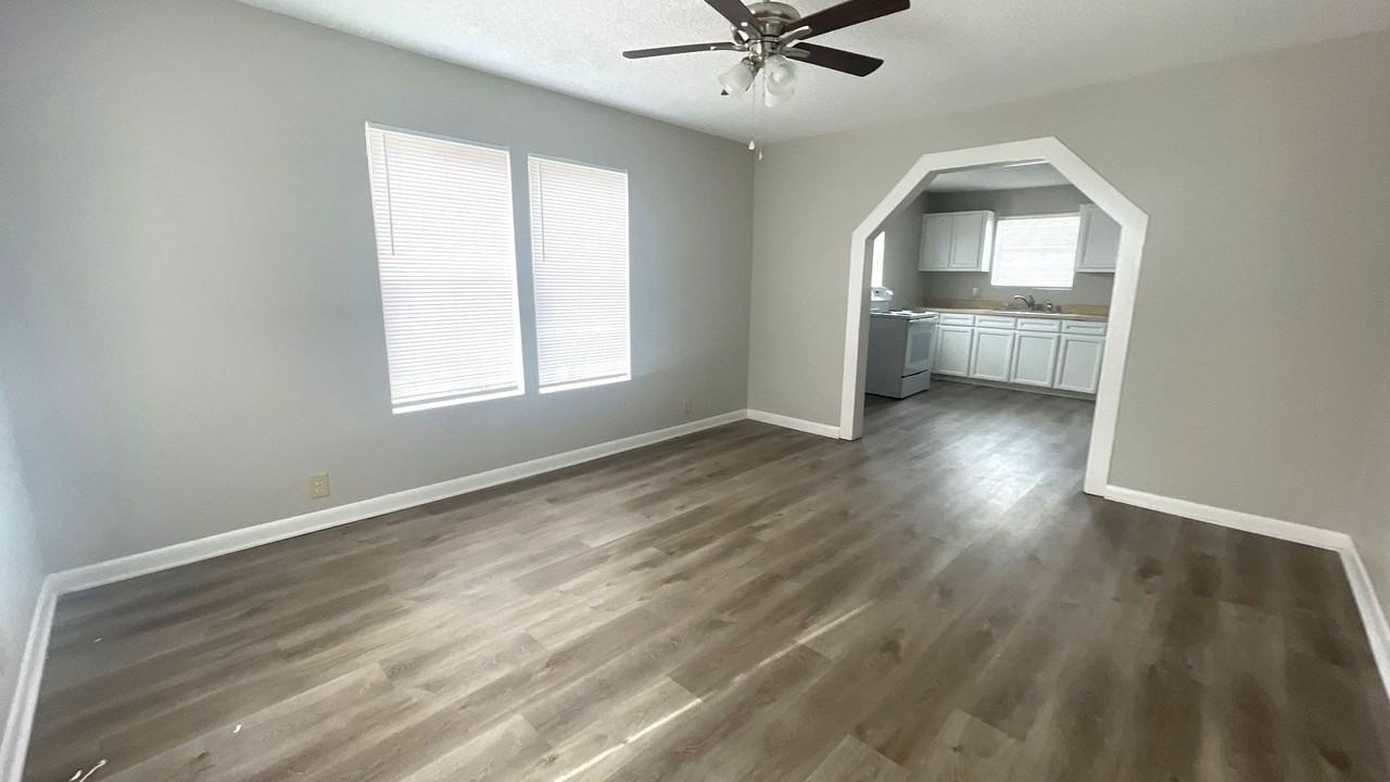 918 3rd Avenue South - Photo 2 of 14