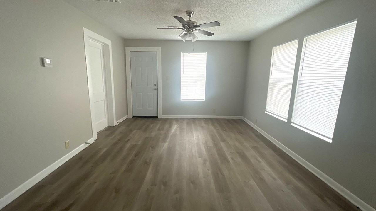 918 3rd Avenue South - Photo 3 of 14