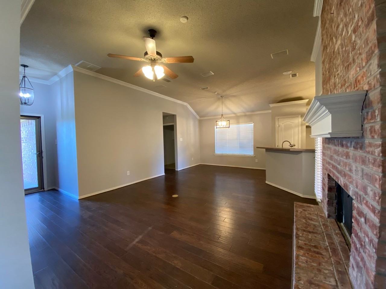 1924 77th Pl - Photo 4 of 14