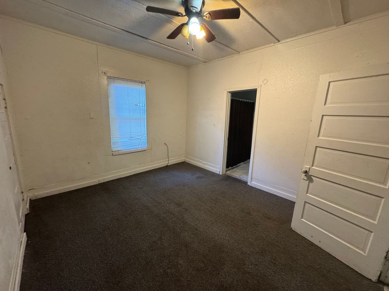 2516 Dupont St - Photo 5 of 11