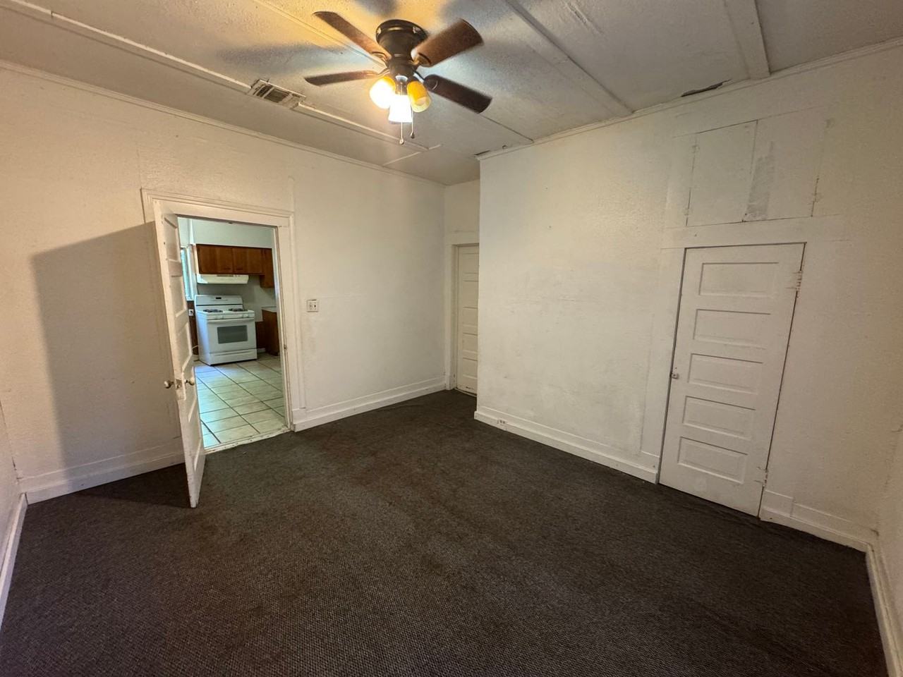 2516 Dupont St - Photo 6 of 11